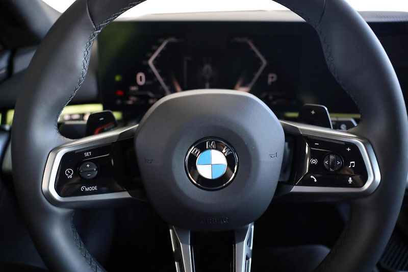 BMW Řada 5 540d xDrive Touring - fotka 30 z 32