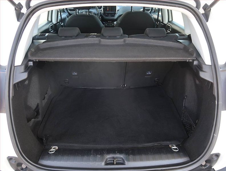 Peugeot 2008 (2018) 1.2 PureTech, Park. senzory - fotka 13 z 16