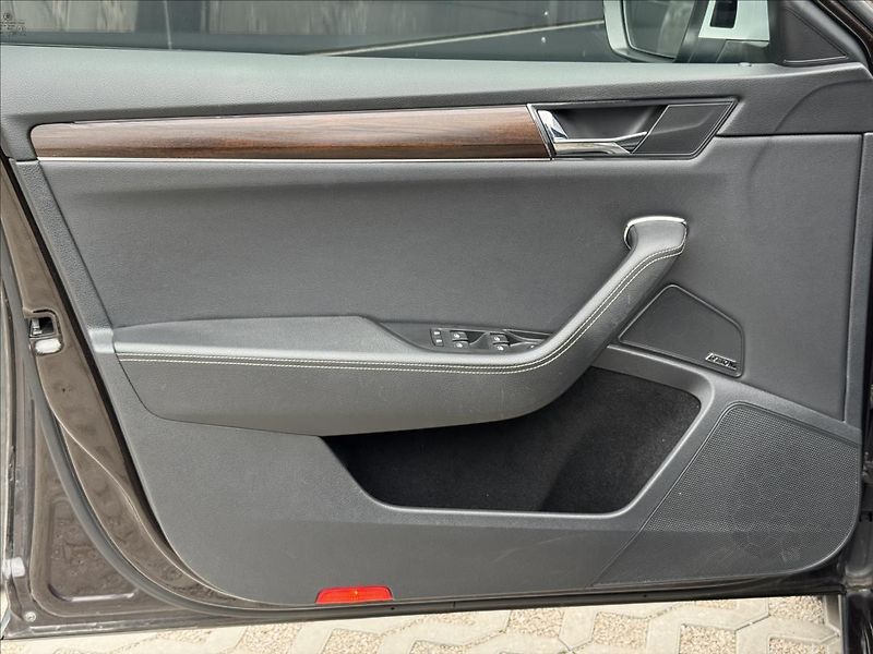 Škoda Superb 2,0 TDI 140kW Scout 4x4 DSG ČR - fotka 26 z 31