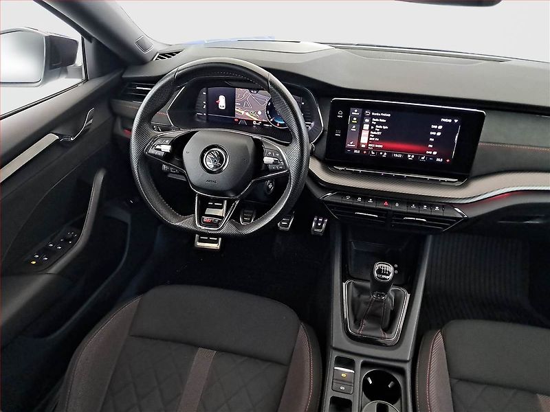 Škoda Octavia (2023) RS 2.0 TSI - fotka 7 z 32