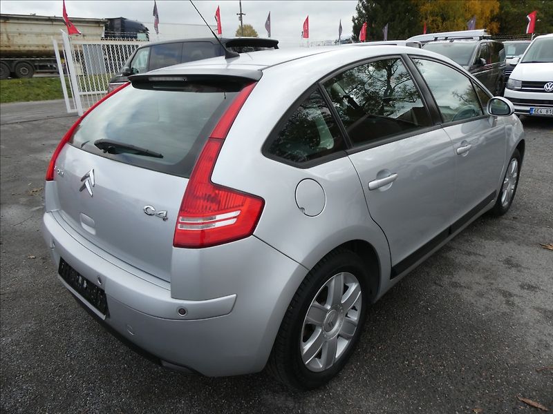 Citroën C4 1,6 i 80kW 2x kola, serviska - fotka 7 z 33
