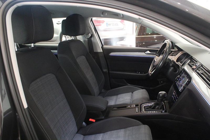 Volkswagen Passat (2020) 2.0TDI DSG Facelift Matrix  - fotka 22 z 34