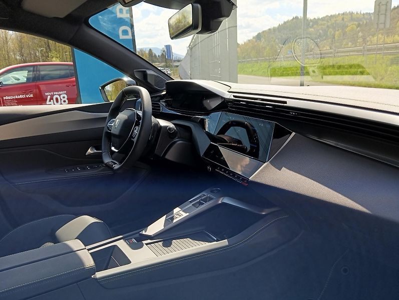 Peugeot 408 (2026) GT Plug-in HYBRID 240 e-DCS7 - fotka 11 z 23
