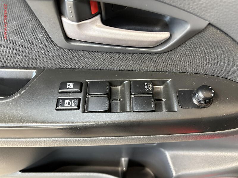 Suzuki SX4 (2007) 1.6VVT, ČR, AC - fotka 12 z 15
