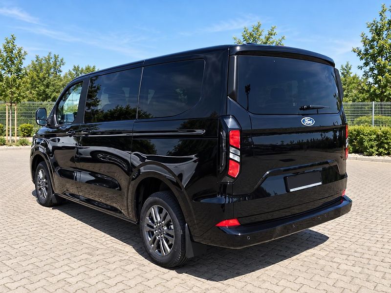 Ford Tourneo Custom 2.0d 125kW Titanium 8 míst - fotka 2 z 9