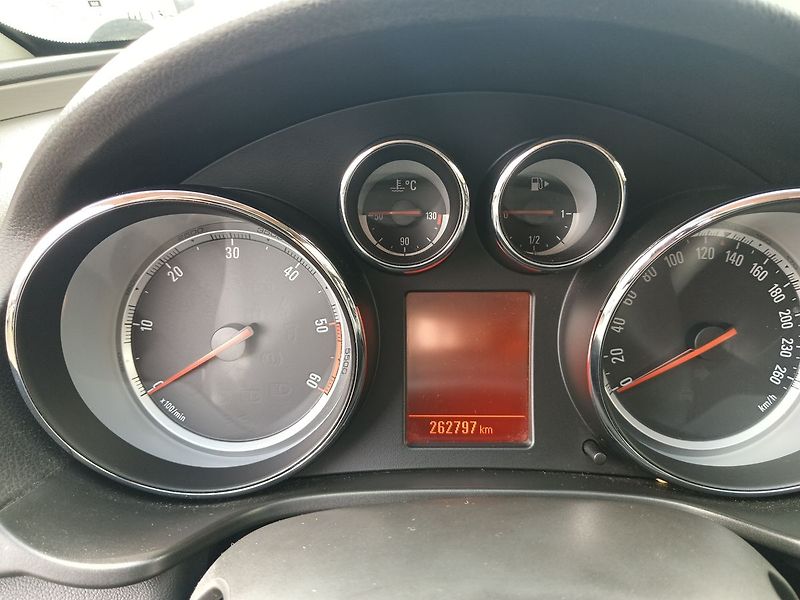 Opel Insignia 2.0 CDTI ST Edition - fotka 13 z 31