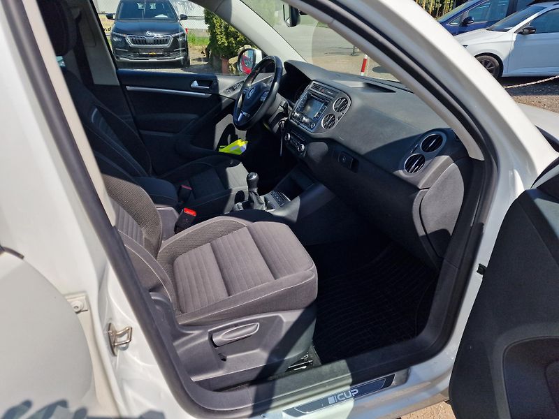 Volkswagen Tiguan 2,0TDI CUP TAŽNÉ  - fotka 11 z 19