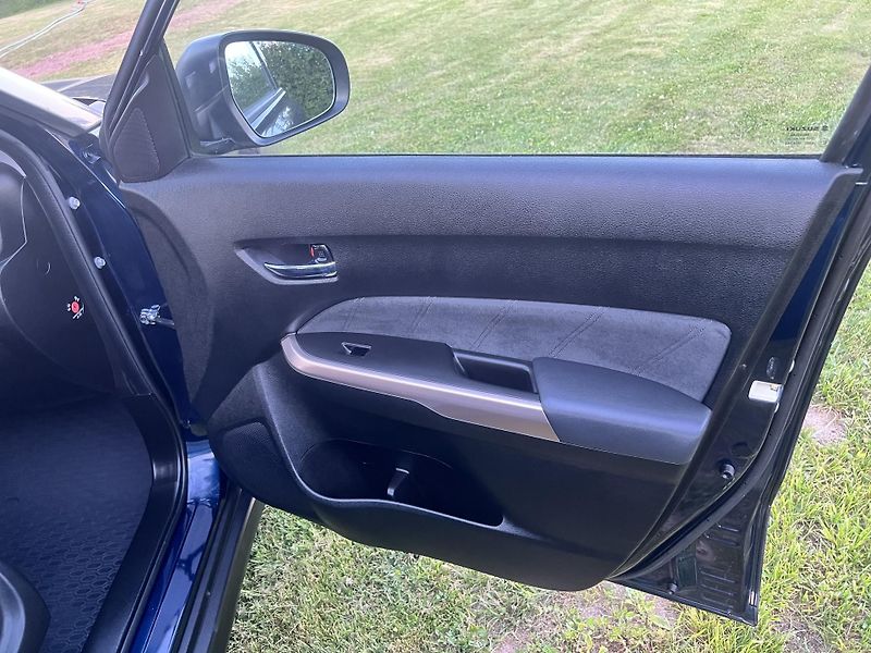 Suzuki Vitara 1,6 88KW,4x4,NAVI,PANORAMA - fotka 22 z 47