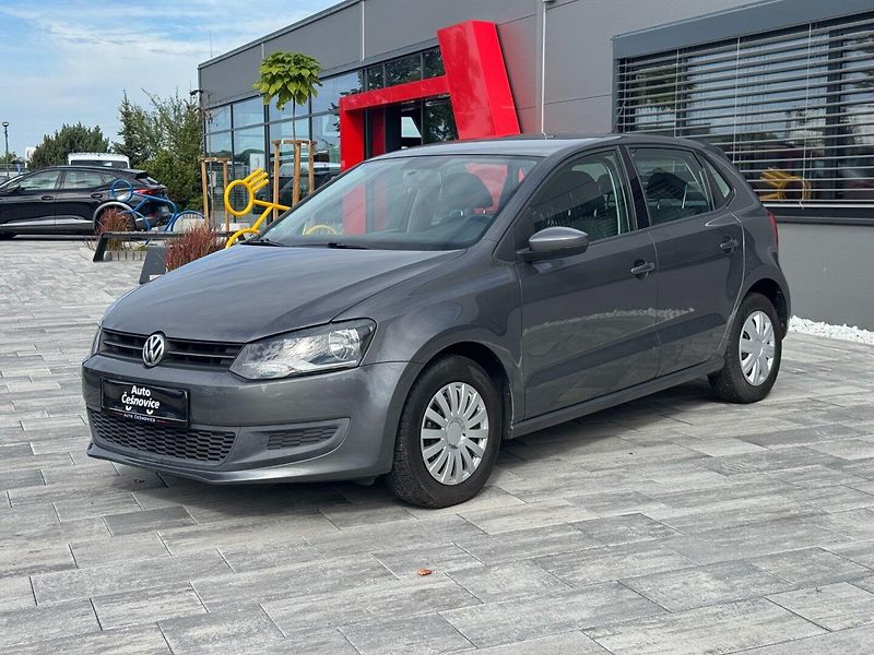 Volkswagen Polo (2011) Comfortline 1,4i 16V 63 Kw - fotka 1 z 28