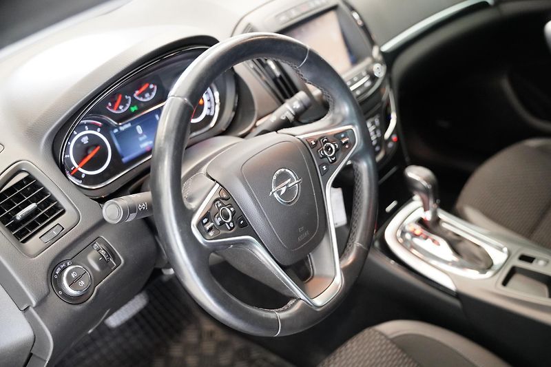 Opel Insignia - fotka 14 z 29