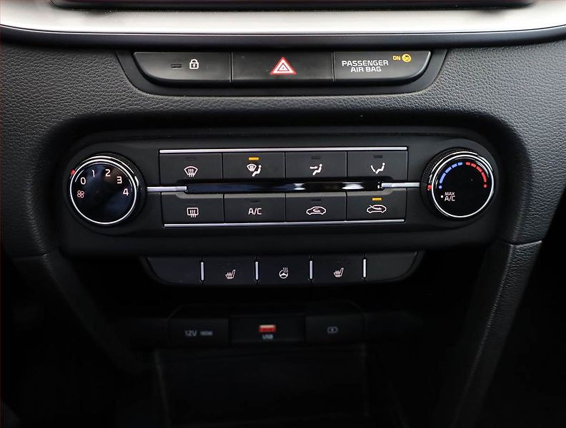 Kia Ceed (2022) 1.5 T-GDI, Serv.kniha - fotka 11 z 19