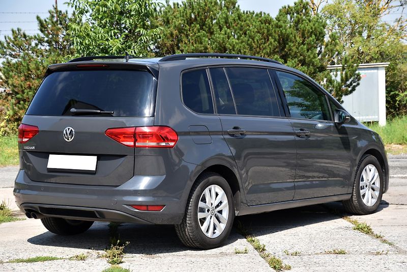 Volkswagen Touran 2.0 TDi COMFORTLINE,NAVI,MASÁŽ - fotka 3 z 51