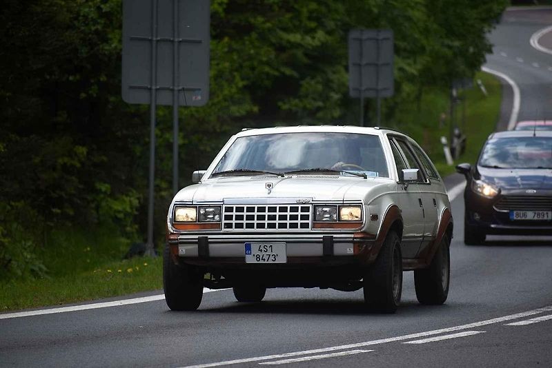 Ve Varnsdorfu se potkali majitelé několika desítek automobilových veteránů.