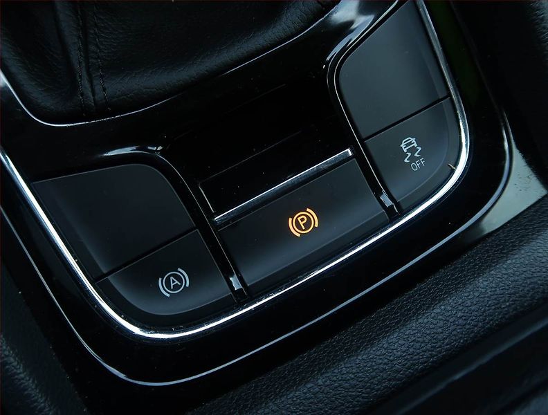 Škoda Karoq (2019) 2.0 TDI, 4X4, Tempomat - fotka 18 z 22