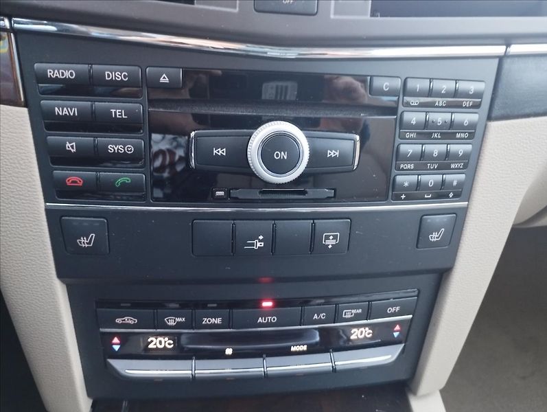 Mercedes-Benz Třídy E CDi 170KW   3,0 - fotka 12 z 20