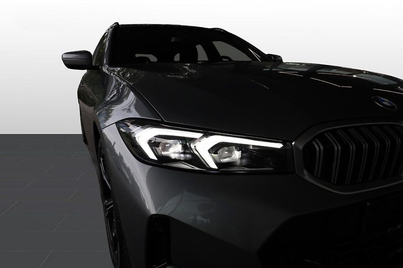 BMW Řada 3 330i xDrive Touring - fotka 17 z 25