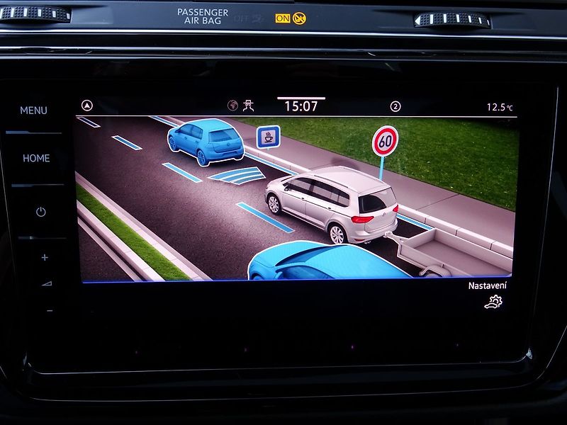 Volkswagen Touran 2.0TDI DSG 7míst Webasto TZ - fotka 13 z 40
