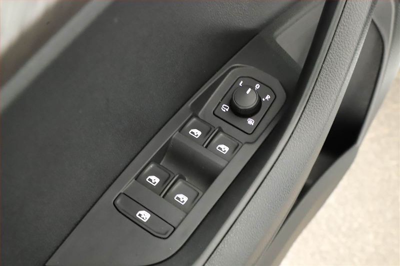 Škoda Karoq (2025) 1.5 TSI, Top Selection, ACC - fotka 18 z 19