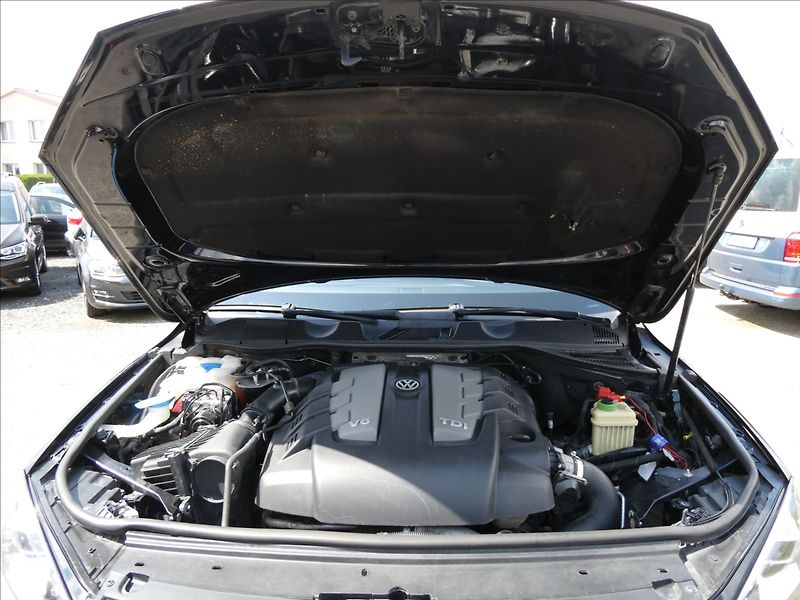 Volkswagen Touareg 3,0 TDi V6 180kW, webasto, DPH - fotka 34 z 50