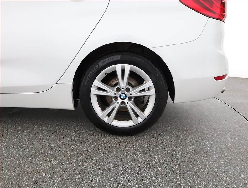BMW Řada 2 (2019) 218d Gran Tourer, Serv.kniha - fotka 17 z 17