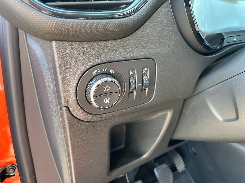 Opel Crossland X Enjoy 1,2 Turbo, ČR, 1. maj - fotka 25 z 33