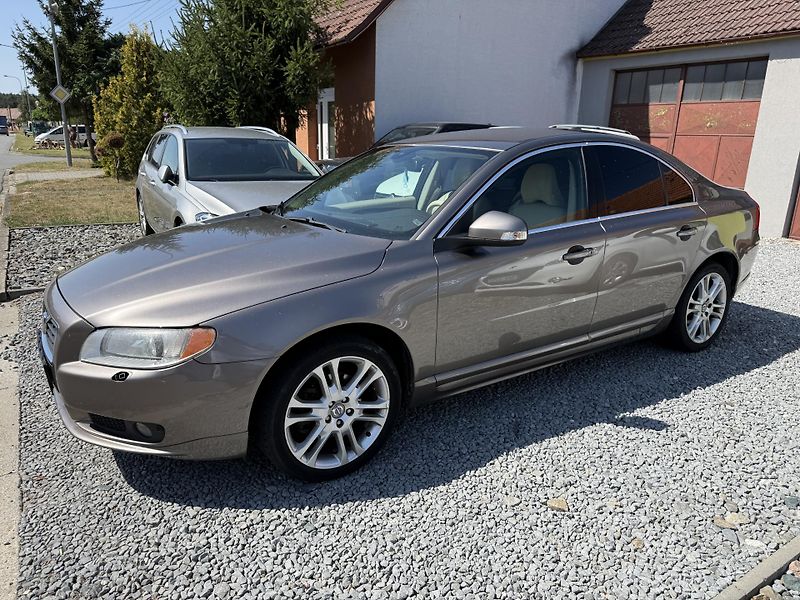 Volvo S80 2.4 D5 136 KW ALU. - fotka 1 z 12