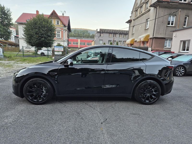 Tesla Model Y RWD 235kw 95,3 % - fotka 6 z 49