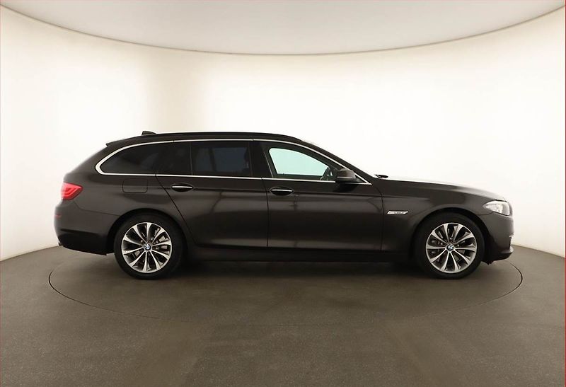 BMW Řada 5 (2014) 535d xDrive, 4X4, Automat - fotka 6 z 20