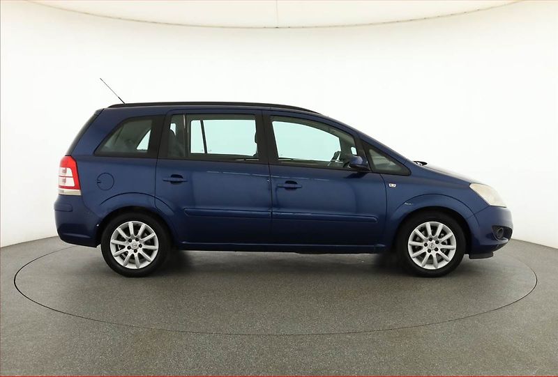 Opel Zafira (2008) 1.8, 7 míst, po STK, Tažné - fotka 6 z 18
