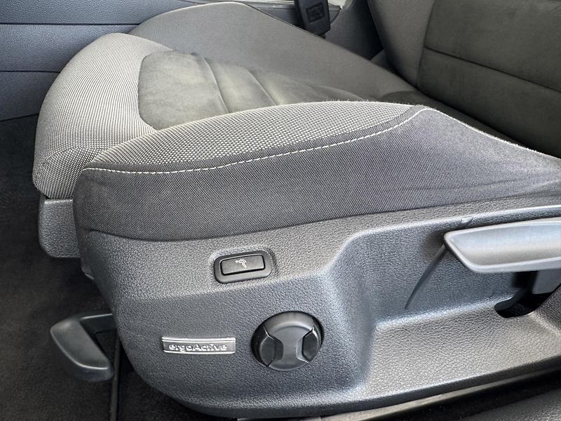 Volkswagen Golf 1,0TSI DSG*81kW*LED*Masáž - fotka 28 z 32