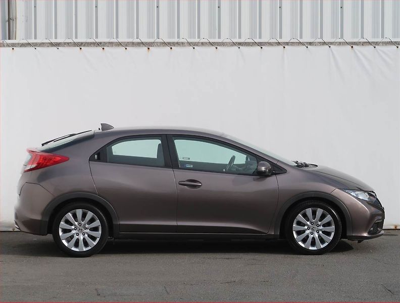 Honda Civic (2012) 1.4 i-VTEC, Tempomat - fotka 6 z 18