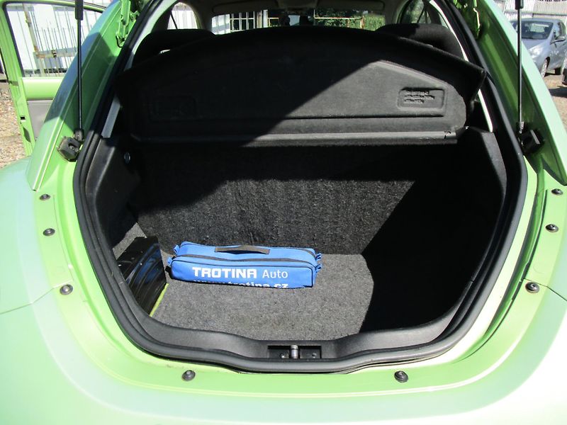 Volkswagen New Beetle 2,0i-85KW-KOUPEN V ČR-PĚKNÝ  - fotka 6 z 14