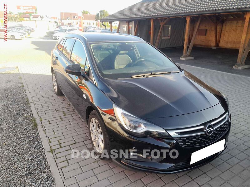 Opel Astra (2019) 1.6CDTi, navi, bixen - fotka 1 z 3
