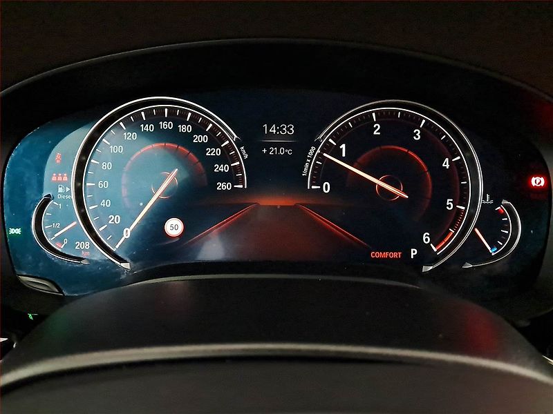 BMW Řada 5 (2018) M Sport 530d xDrive - fotka 11 z 20