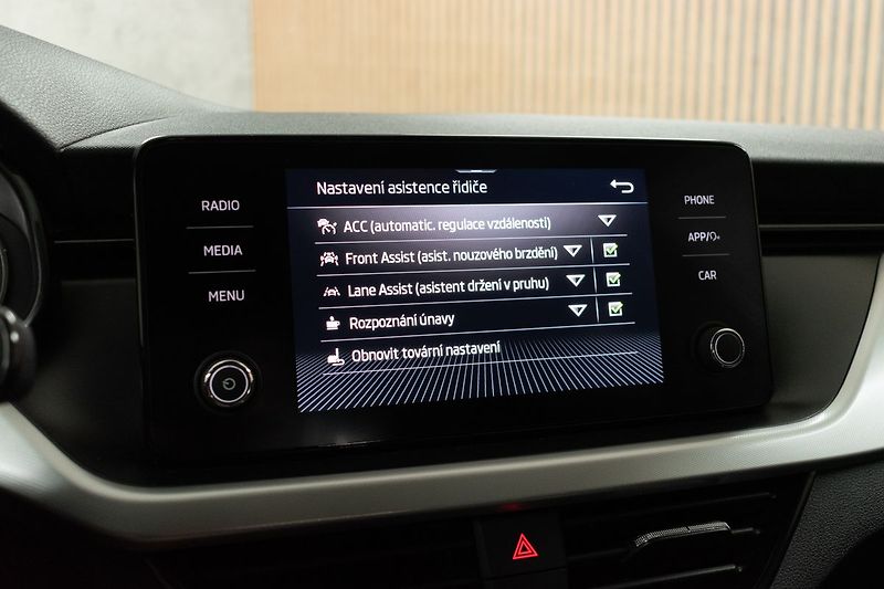 Škoda Scala 1.0 TSI 81kW *KAMERA*ACC* - fotka 27 z 38