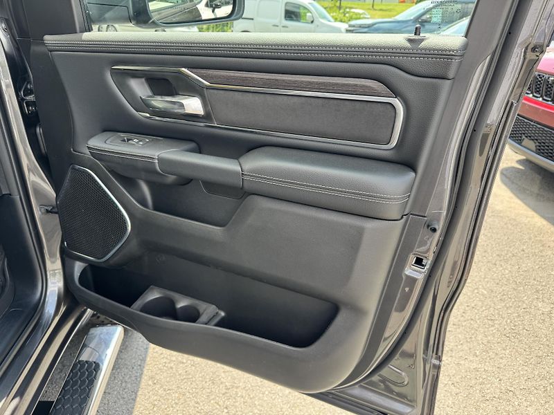 RAM 1500 5,7 HEMI Laramie Rambox - fotka 17 z 60