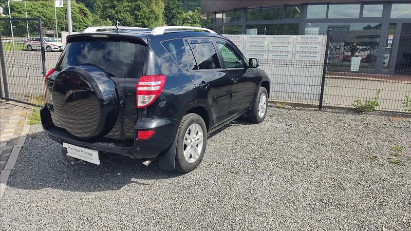 Toyota RAV4 2,2 D-4D 4x4 SOL PREMIUM - fotka 18 z 22