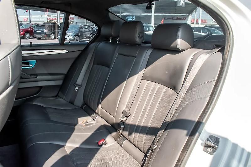BMW M5 (2012) M5 4.4 V8 Twin-Turbo - fotka 14 z 14