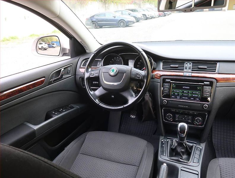 Škoda Superb (2011) 2.0 TDI, 4X4, Tempomat - fotka 7 z 21
