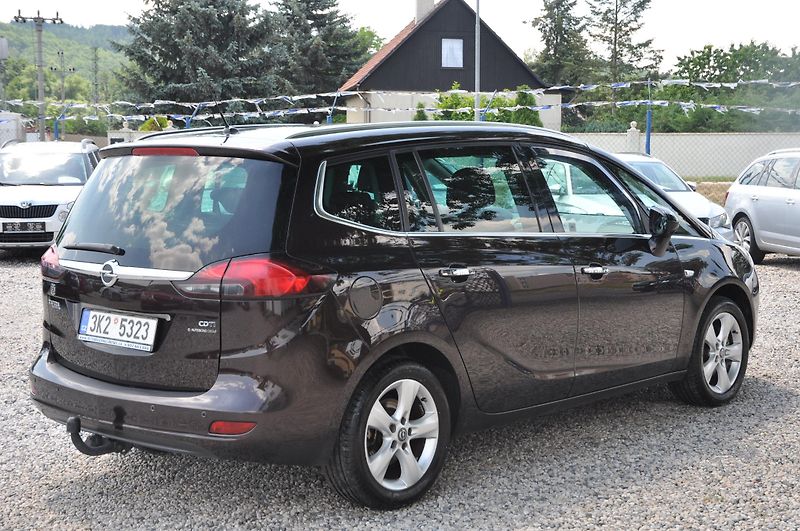Opel Zafira TOURER 2.0CDTi 96kW 7.míst - fotka 3 z 19