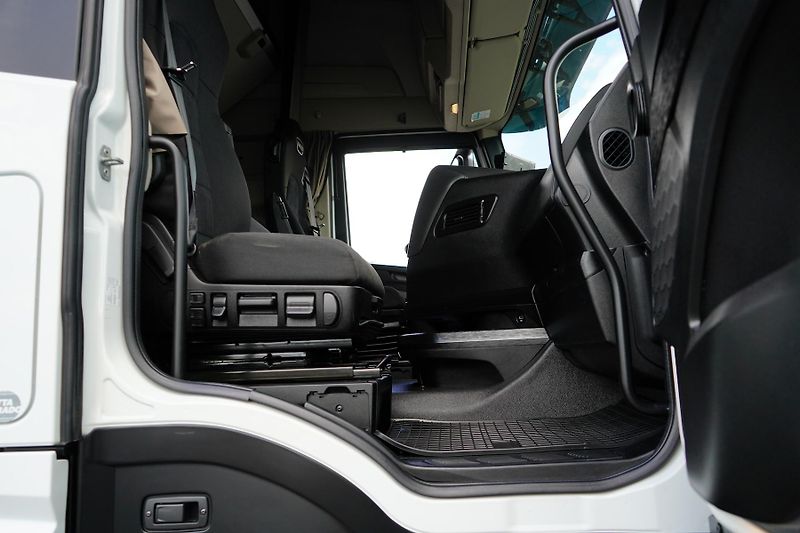 Iveco S-WAY (2021) 420 / E 6 / KONTENER + WINDA / - fotka 28 z 47
