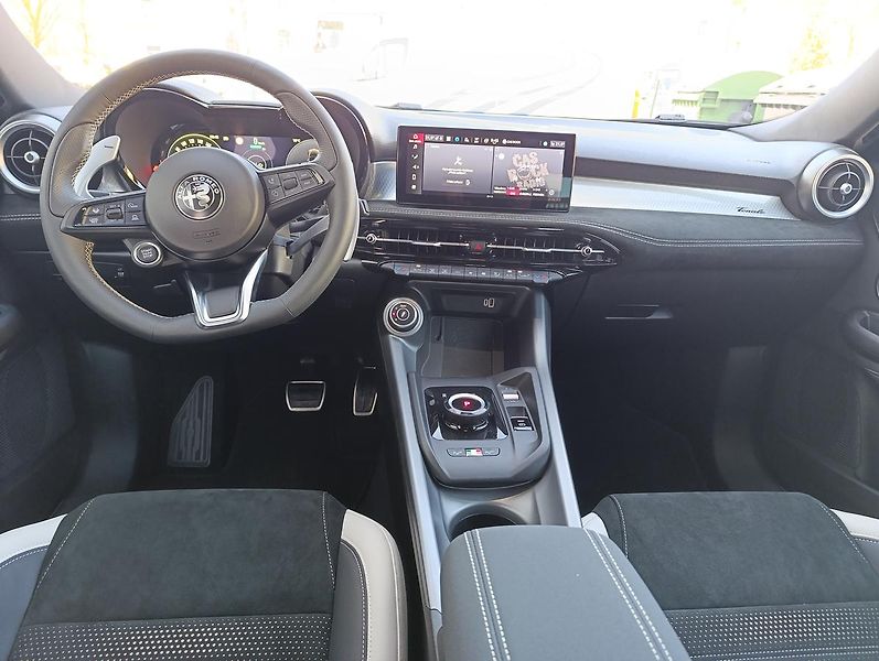 Alfa Romeo Tonale (2026) Sport Speciale 1,5 Ibrida 175k - fotka 20 z 44