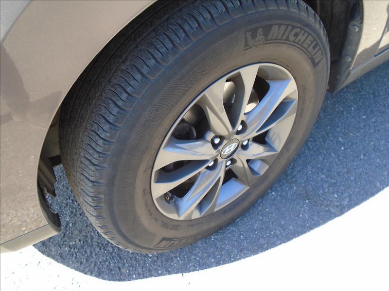 Hyundai ix35 1,6   1.6 BENZIN-99KW - fotka 9 z 25