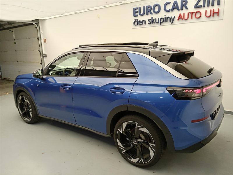 Volkswagen T-Roc (2026) 1,5   R-line eTSI 110 kW 7DSG - fotka 4 z 23