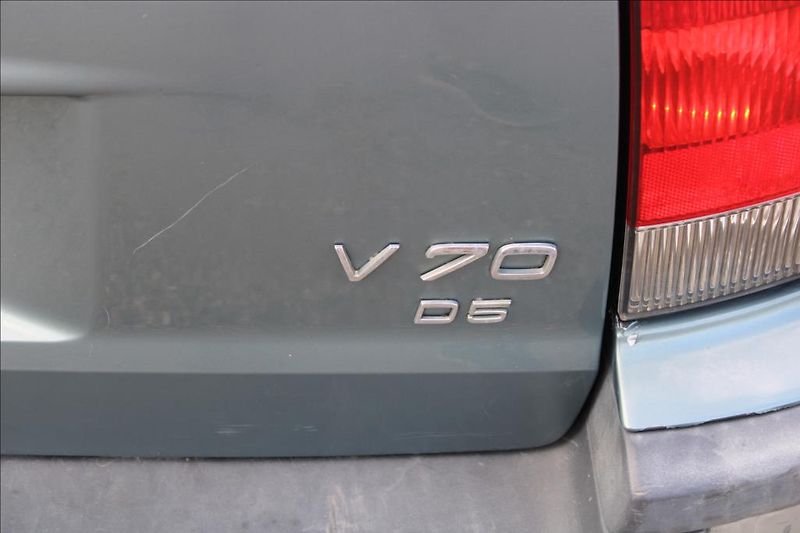 Volvo V70 2,4 D  D5, KLIMA, STK 8/2028 - fotka 23 z 26