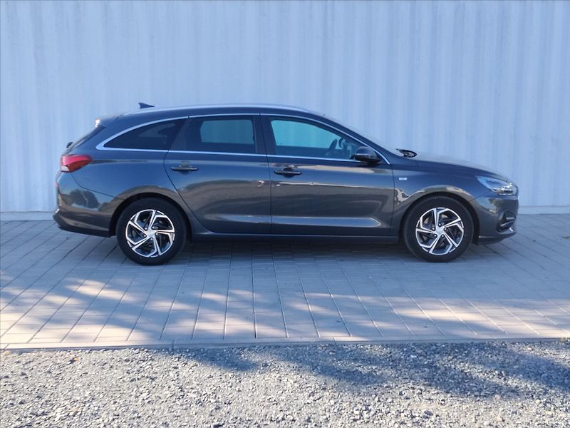 Hyundai i30 1,5   1,5 T-GDI mHEV Smart 117 - fotka 25 z 30