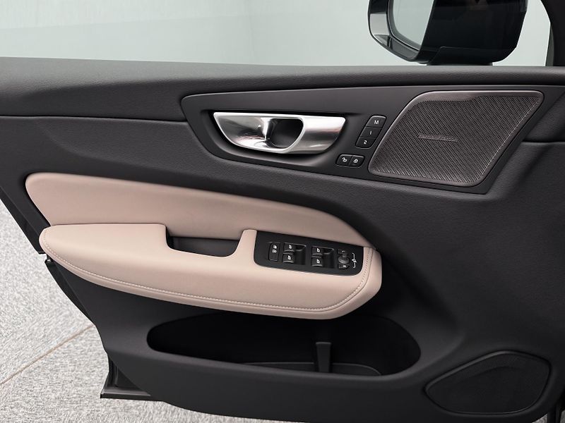 Volvo XC60 (2026) B5 AWD AUT DARK PLUS - fotka 7 z 22
