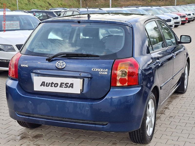 Toyota Corolla (2006) 2.0 D-4D, AC, park.čidla - fotka 4 z 18