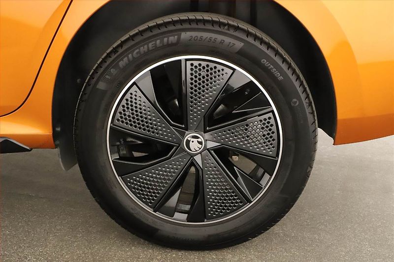 Škoda Kamiq (2025) 1.0 TSI, MONTE CARLO, AUTOMAT - fotka 16 z 16