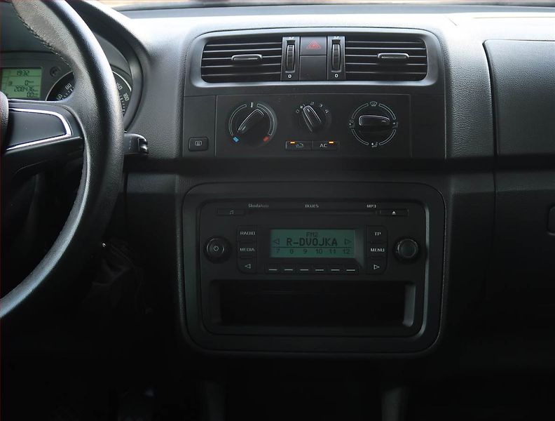 Škoda Fabia (2013) 1.2 12V, po STK, plně pojízdný - fotka 12 z 15